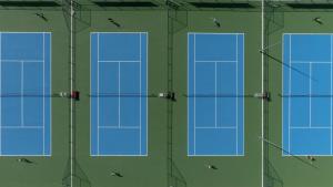 Attività di tennis o squash presso l'hotel o nelle vicinanze