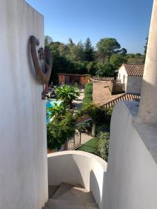 Bazén v ubytování GuestHouse Le Patio34 nebo v jeho okolí