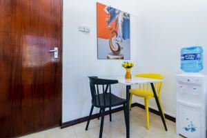 a small table and two chairs in a room at Shikamoo Spacious Studio Nyali in Mombasa