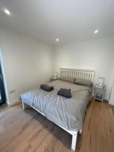 Llit o llits en una habitació de Modern 1BD Flat near River Thames Battersea!