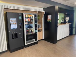 a large black vending machine next to a counter at B&B HOTEL Montluçon Centre in Montluçon
