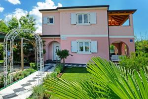 Fotografia z galérie ubytovania Three-Bedroom Villa Marija with Private Pool in Gedici v destinácii Gedići