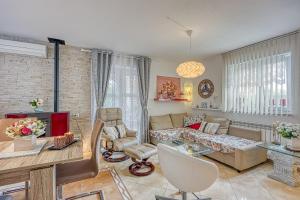 Fotografia z galérie ubytovania Three-Bedroom Villa Marija with Private Pool in Gedici v destinácii Gedići