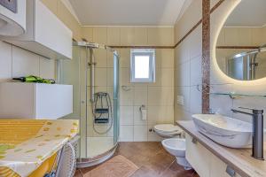 Fotografia z galérie ubytovania Three-Bedroom Villa Marija with Private Pool in Gedici v destinácii Gedići