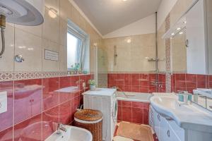 Fotografia z galérie ubytovania Three-Bedroom Villa Marija with Private Pool in Gedici v destinácii Gedići
