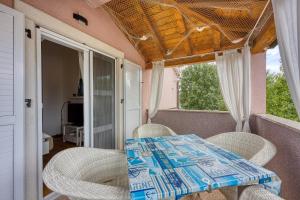 Fotografia z galérie ubytovania Three-Bedroom Villa Marija with Private Pool in Gedici v destinácii Gedići