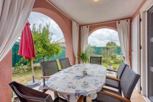 Fotografia z galérie ubytovania Three-Bedroom Villa Marija with Private Pool in Gedici v destinácii Gedići
