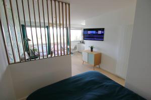 a bedroom with a bed and a large window at Superbe appartement-Massy RER/TGV-Netflix/Disney+ in Massy