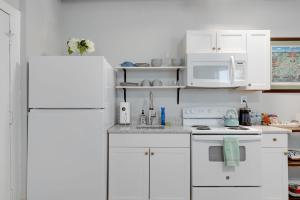 a kitchen with white appliances and a white refrigerator at KING BED central location museums FREE PARKING G4 in Richmond