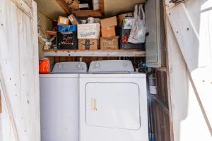 a washer and dryer in a tiny house at The Blue Parrot Guest House in Ocean Beach