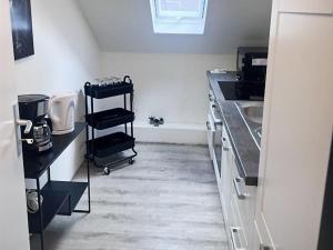 Dapur atau dapur kecil di Comfy Apartment in Krefeld