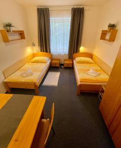 Postel nebo postele na pokoji v ubytování Apartments Monika