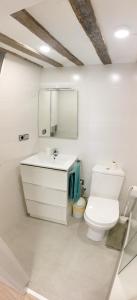 a white bathroom with a toilet and a sink at APARTANENTO LOFT LAUREL coqueto con Wifi y aire in Logroño