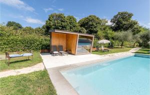 a swimming pool in a backyard with a house at Vista Dai Colli in Volpago del Montello