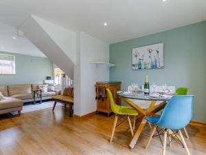 a dining room with a table and chairs at Delightful Cottage with 2 Bedrooms near Knutsford in Knutsford