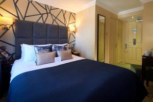 Un ou plusieurs lits dans un hébergement de l'établissement Mandolay Hotel Guildford
