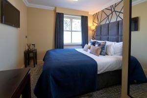 Un ou plusieurs lits dans un hébergement de l'établissement Mandolay Hotel Guildford