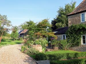 a garden in front of a house at Wrens Nest in Chippenham