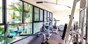 Posilňovňa alebo fitness centrum v ubytovaní Diamond Phuket Bang Tao