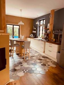 Kuchyň nebo kuchyňský kout v ubytování Saniertes Fachwerkhaus mit Hof i.d. Altstadt