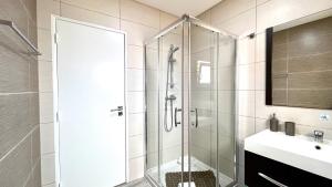 a bathroom with a shower and a sink at Surfers Den - One Bedroom Flat - Baleal in Ferrel +12 photos