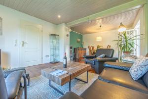 Imagen de la galería de fewo1846 - Oma Herta - ländlich gelegenes Haus mit 3 Schlafzimmern und Garten, en Steinbergkirche