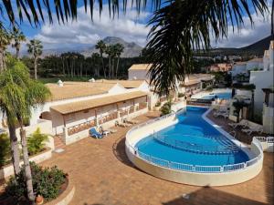 an image of a swimming pool at a resort at Oasis Golf house in Las Americas in Arona