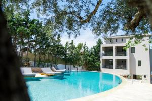 Bazén v ubytování Alissachni SeaSide Hotel nebo v jeho okolí