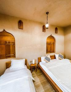 Letto o letti in una camera di Alaqur View Inn نزل واجهة العقر