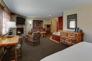 a bedroom with a living room with a fireplace at Stoney Creek lnn Galena in Galena