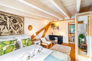 Istumisnurk majutusasutuses Art & Curiosity Cabinet Style Appartement with Paris view, Villa des Ammonites