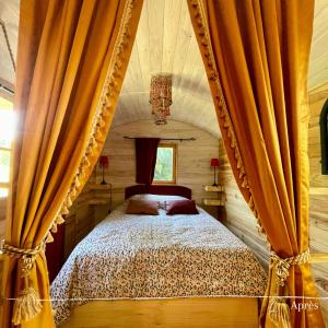 Cama ou camas em um quarto em Gîte familial en pleine nature- Domaine Temali
