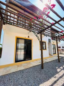 a view of the outside of a house with a pergola at Aldeias Guajiru Apart in Trairi