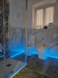 Cademari في جينوا: حمام مع دش ومرحاض ومغسلة