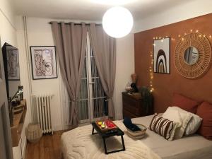 Posedenie v ubytovaní Chambre cosy privée dans appartement de 91m2