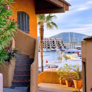 a building with stairs and a marina with boats at Appartement neuf 4km Saint-Tropez in Saint-Tropez