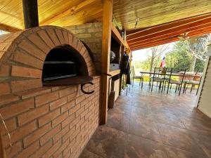 a brick oven on a patio with a table at Casa Foresta Melipillán - Melipilla in Melipilla