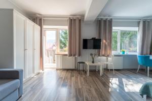 Telewizja i/lub zestaw kina domowego w obiekcie Willa Sonata - Apartamenty & Balia - Szklarska Poręba