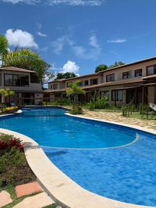 a large blue swimming pool in front of a building at Apartamento de alto padrão no centro de Barra Grande in Barra Grande