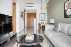 A seating area at Breathtaking 1BR apartment in Singapore!