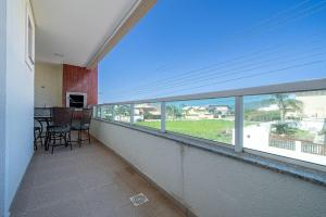 a balcony with a view of the ocean at Edifício Costa Brava em Canto Grande Bombinhas in Bombinhas