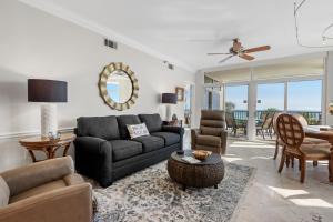 Ruang duduk di Jade East Towers 0240 by Newman-Dailey +31 gambar