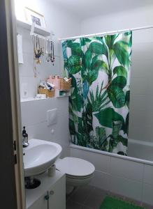 a bathroom with a sink and a toilet and a shower curtain at 3-room Apartment Berlin Museum Island 2 beds in Berlin