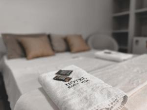a towel sitting on top of a bed at Hotel Rosa Viva in Barretos