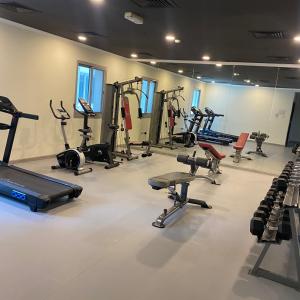 Fitness centrum a/nebo fitness zařízení v ubytování Wonderful 1BD With Full Marina View