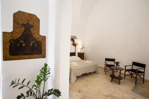 A seating area at Giardino Nascosto