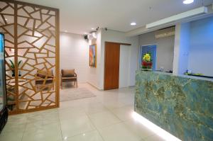 a lobby with a large aquarium in the middle of a room at My Flat in Mogi das Cruzes