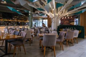 En restaurang eller annat matställe på Jordan's Luxe Apartments