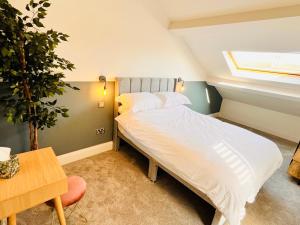 Gallery image of Boutique rooms by Crosby beach in Crosby