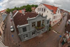 a gray building on a street in a city at Roberta Hercberga Apartamenti in Kuldīga